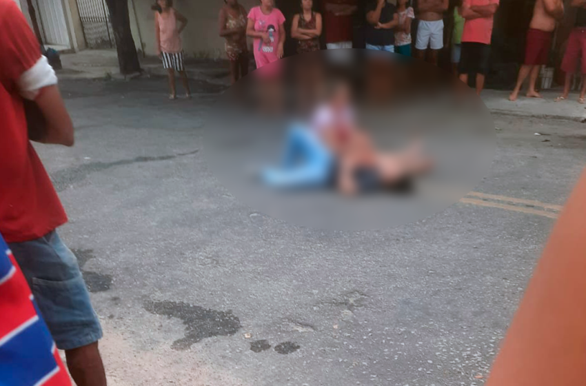 Mãe e filha são baleadas em via pública após reagirem a assalto